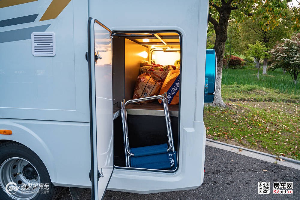 实拍新星房车高端C型新品“远见”,重磅打造你心目中的理想之家_9 实拍新星房车高端C型新品“远见”,重磅打造你心目中的理想之家_9