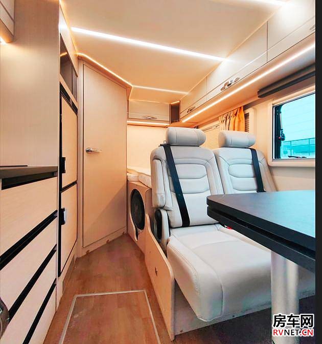 标配四驱、差速锁+48V电源系统,长安峰景.蓝鲸览拓者房车焕新出发_7 标配四驱、差速锁+48V电源系统,长安峰景.蓝鲸览拓者房车焕新出发_7