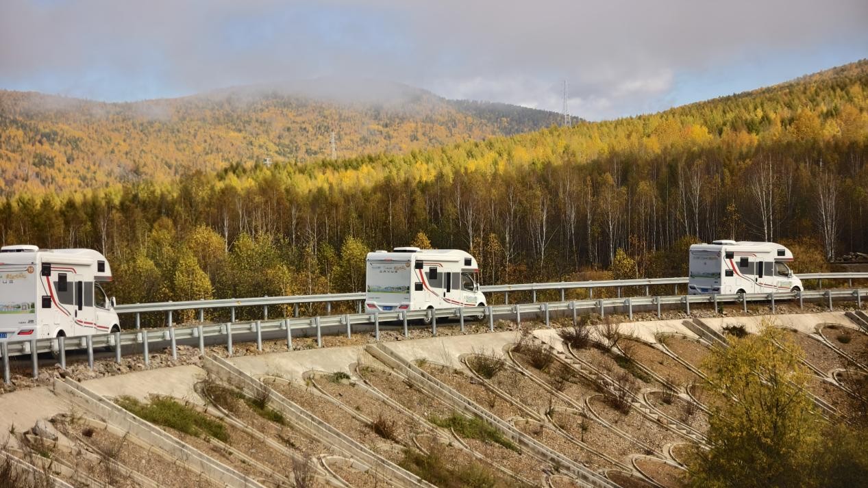 1758510977390389.jpg 房车网