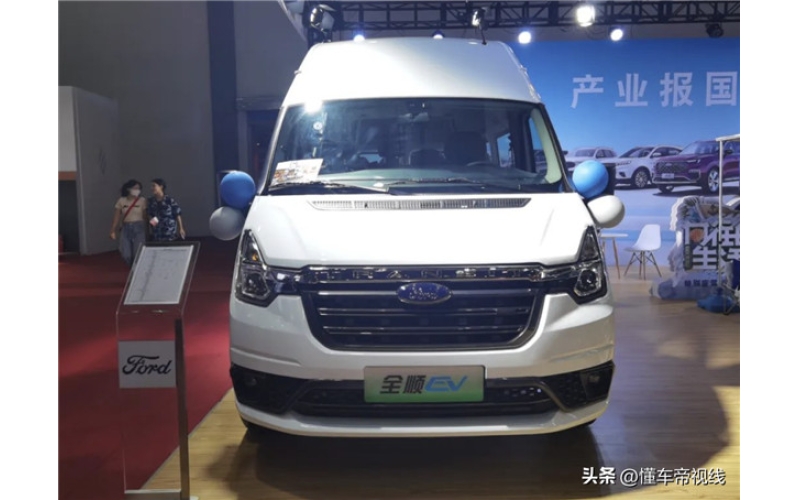 适合做房车的新能源纯电底盘-福特新世代全顺Pro EV 满载续航470公里 10-15座可选