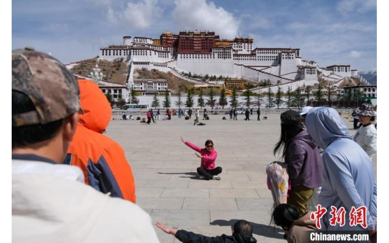 西藏旅游市场随春暖