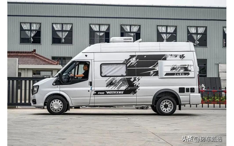 为什么说退休老两口旅行选购福顺B型8AT柴油自动挡加长轴超高顶后双胎的房车最好？