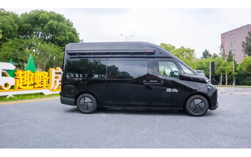 吉利纯电房车来了，11月28亮相成都房车展，经典商务风布局