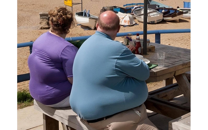 美媒曝光：美国将拒绝肥胖外国人入境