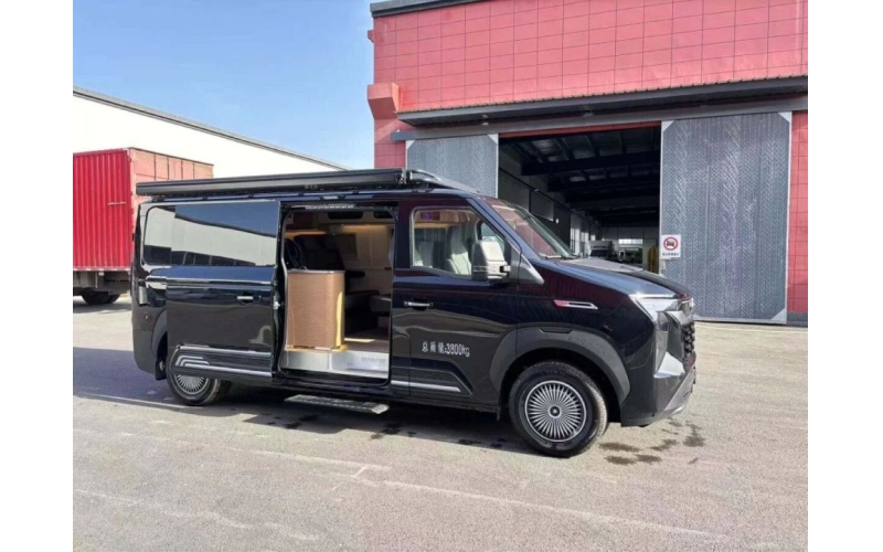 驿舟先锋官中轴低顶宿营车官方报价18.98万，通过全维度配置优化，实现了动力、空间、舒适性与实用性的平衡