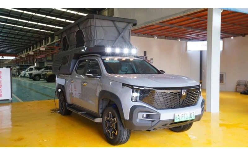 十万出头的新能源皮卡房车！为露营而生，还能下地库